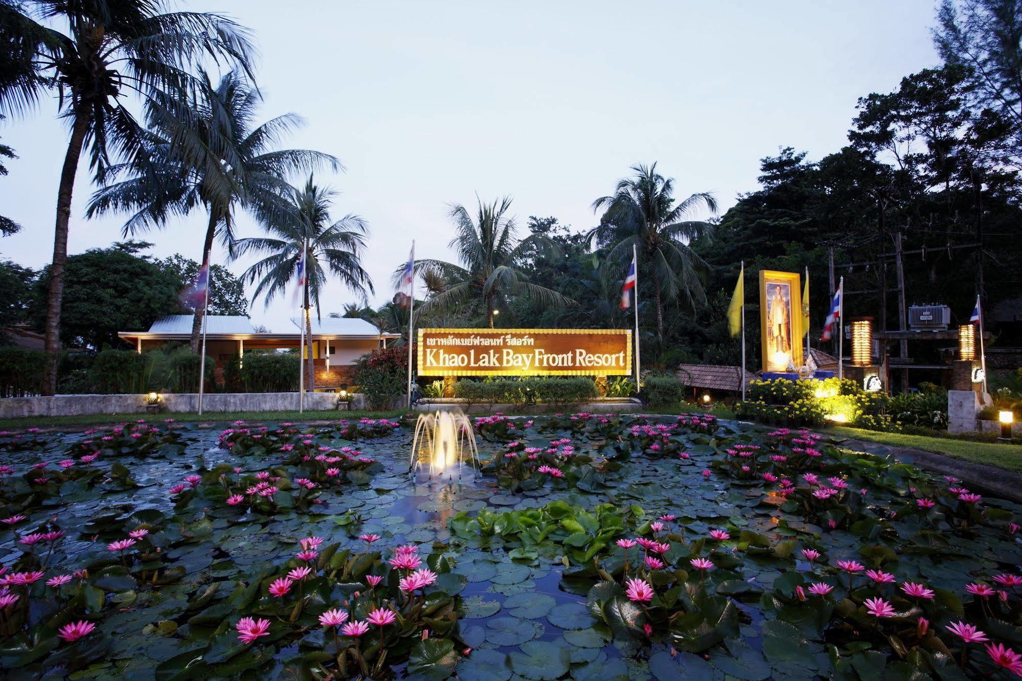 Khaolak Bayfront Resort Takuapa Exterior foto