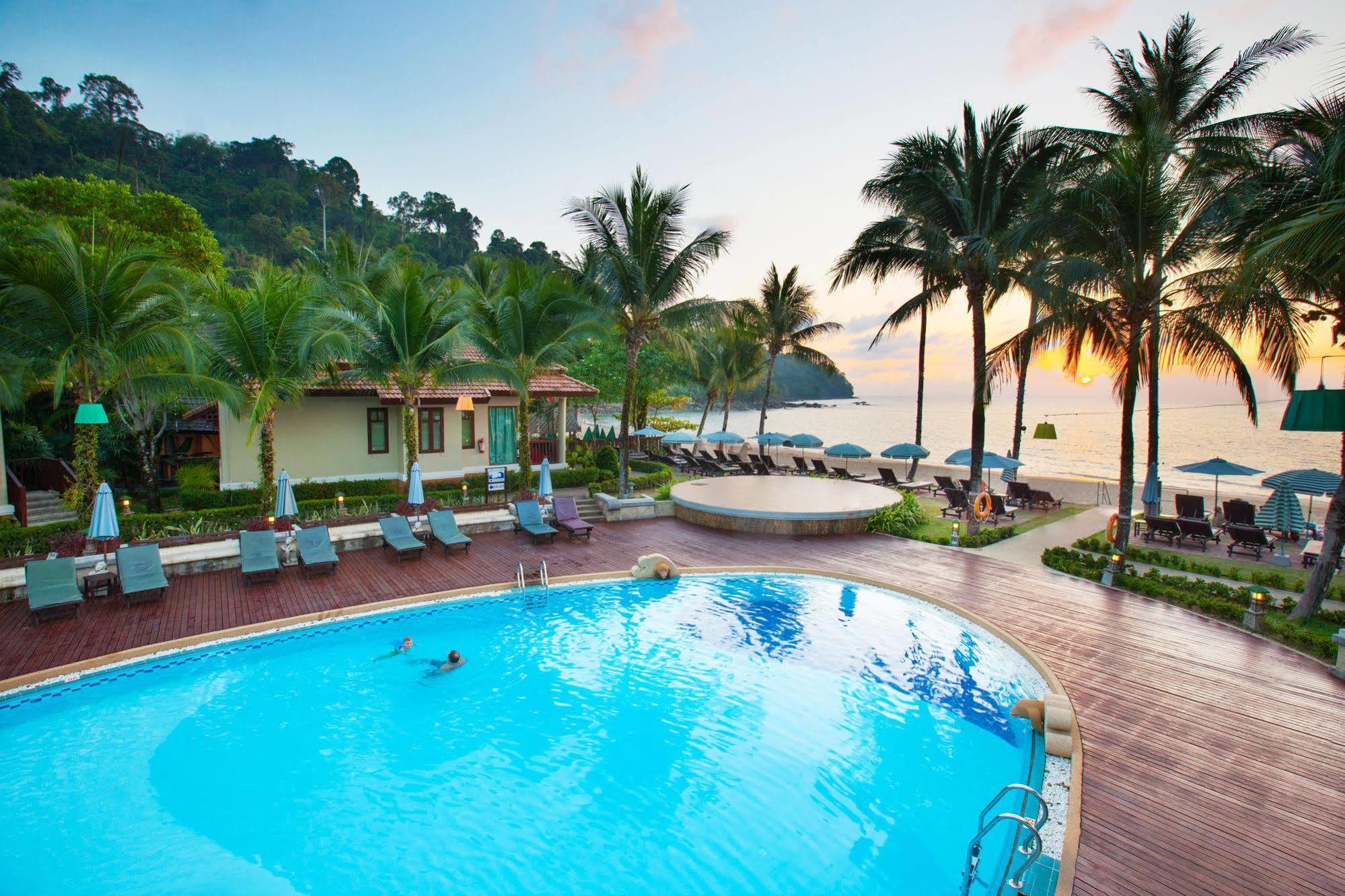 Khaolak Bayfront Resort Takuapa Exterior foto