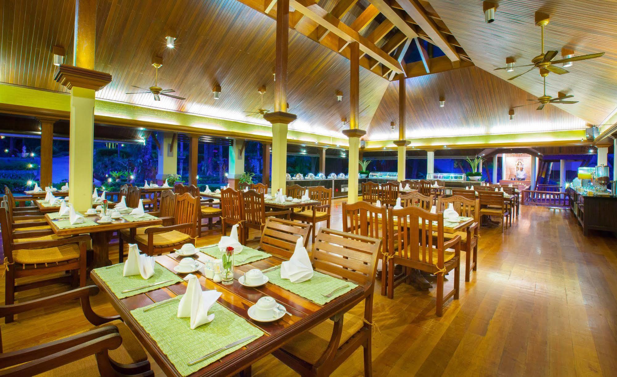 Khaolak Bayfront Resort Takuapa Exterior foto
